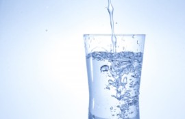 水は体の７割近くを占める大切な物質です